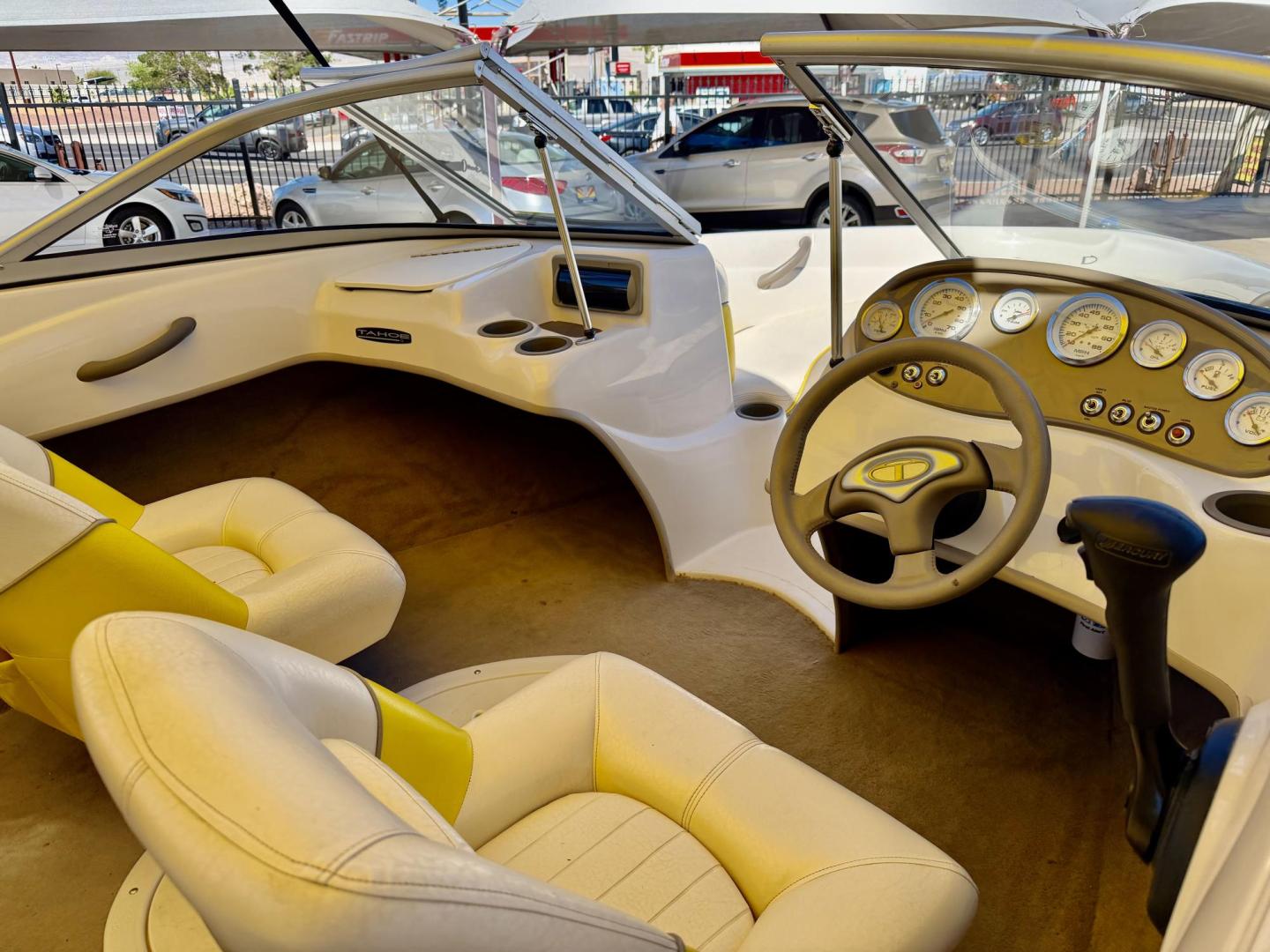 2005 Yellow Tahoe Q4 , located at 2190 Hwy 95, Bullhead City, AZ, 86442, (928) 704-0060, 0.000000, 0.000000 - Super clean 1 owner Tahoe boat . Q 4 model . Only only 80 hours - Photo#5