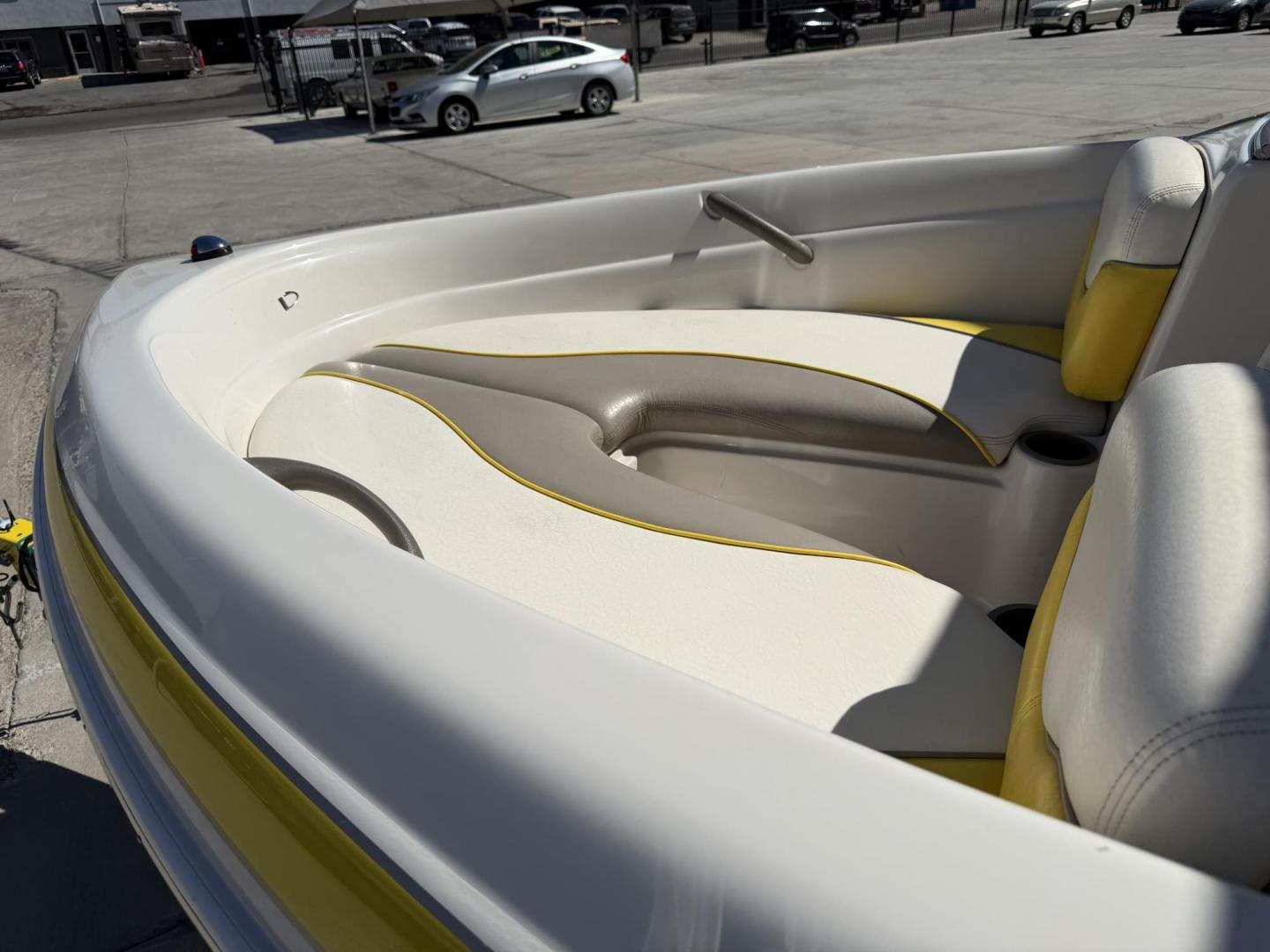 2005 Yellow Tahoe Q4 , located at 2190 Hwy 95, Bullhead City, AZ, 86442, (928) 704-0060, 0.000000, 0.000000 - Super clean 1 owner Tahoe boat . Q 4 model . Only only 80 hours - Photo#10