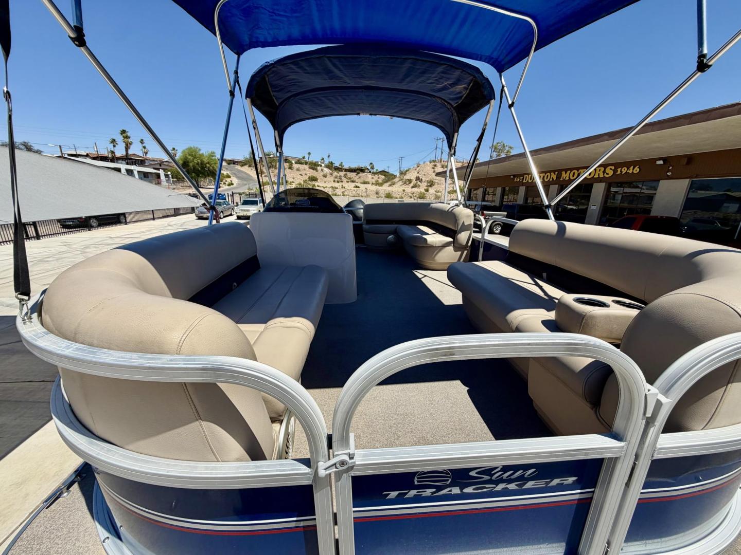 2017 White suntracker 181 Party Barge , located at 2190 Hwy 95, Bullhead City, AZ, 86442, (928) 704-0060, 0.000000, 0.000000 - 2017 Suntracker 181 Party Barge. 1 owner. Purchased brand new. only 100 hours on it. nice sized 75 4 stroke engine. double biminis. runs great. - Photo#5