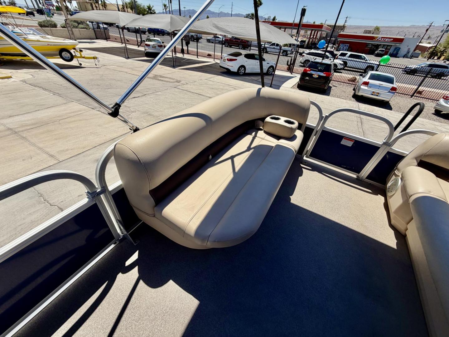 2017 White suntracker 181 Party Barge , located at 2190 Hwy 95, Bullhead City, AZ, 86442, (928) 704-0060, 0.000000, 0.000000 - 2017 Suntracker 181 Party Barge. 1 owner. Purchased brand new. only 100 hours on it. nice sized 75 4 stroke engine. double biminis. runs great. - Photo#9