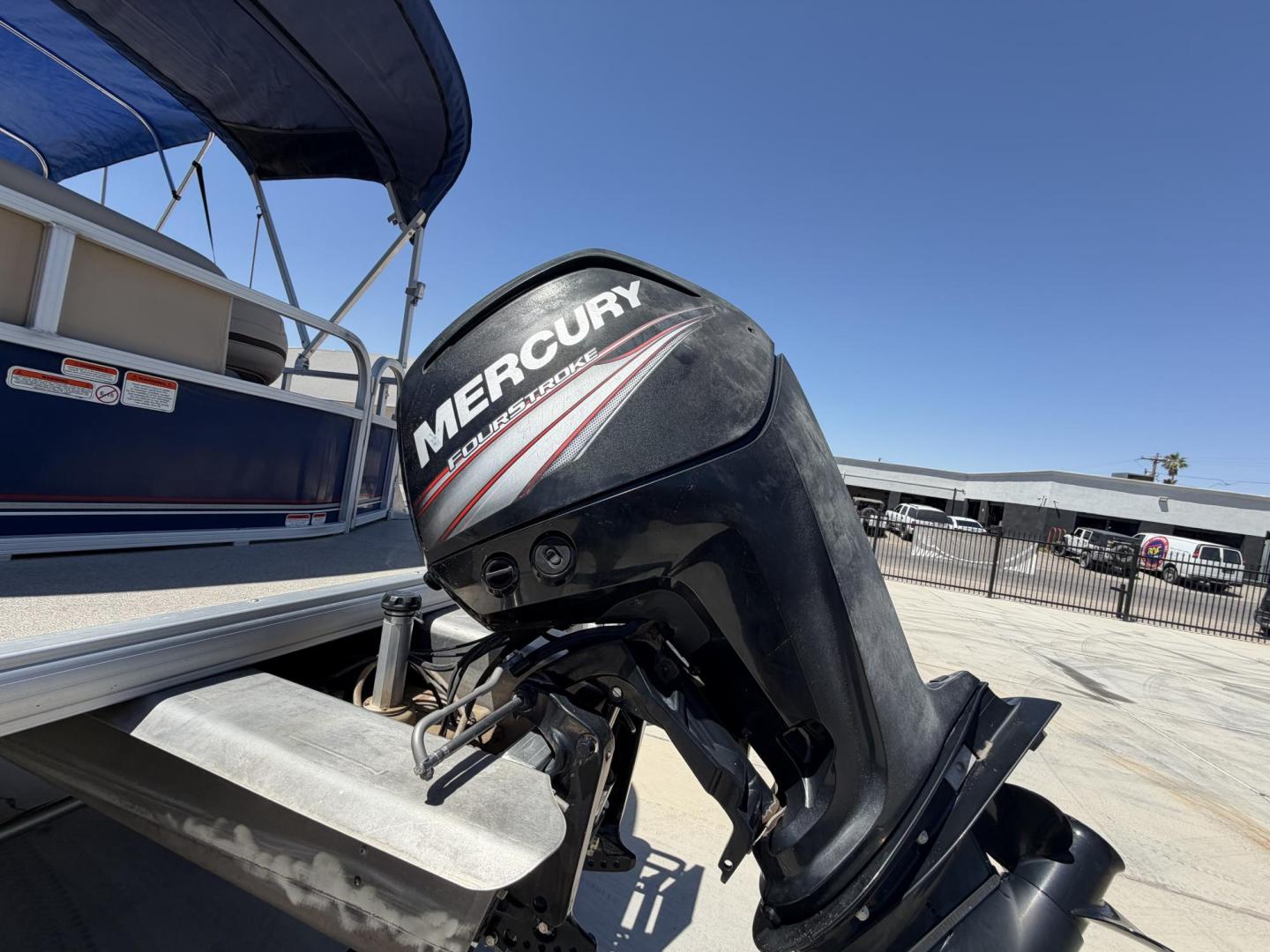 2017 White suntracker 181 Party Barge , located at 2190 Hwy 95, Bullhead City, AZ, 86442, (928) 704-0060, 0.000000, 0.000000 - 2017 Suntracker 181 Party Barge. 1 owner. Purchased brand new. only 100 hours on it. nice sized 75 4 stroke engine. double biminis. runs great. - Photo#14