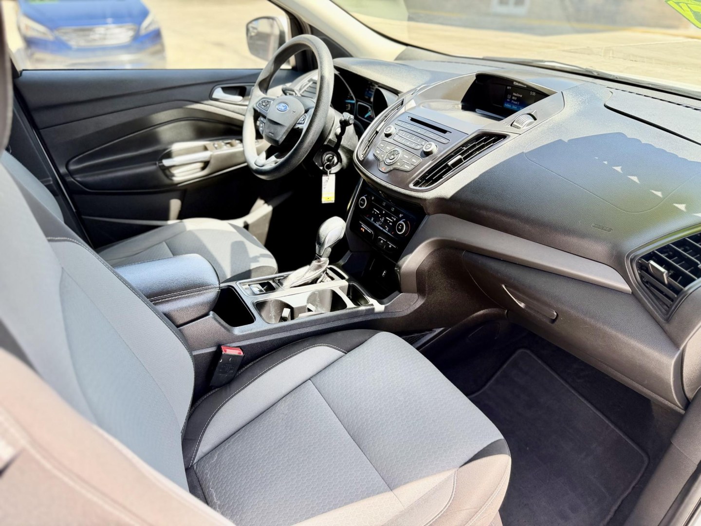 2018 White Ford Escape SE 4WD (1FMCU9GD2JU) with an 1.5L L4 DOHC 16V engine, 6A transmission, located at 2190 Hwy 95, Bullhead City, AZ, 86442, (928) 704-0060, 0.000000, 0.000000 - 2018 Ford Escape Se. 4 wheel drive. 1 owner. local Arizona car. Free carfax, free warranty. In house financing available. Runs and drives great.- Photo#9