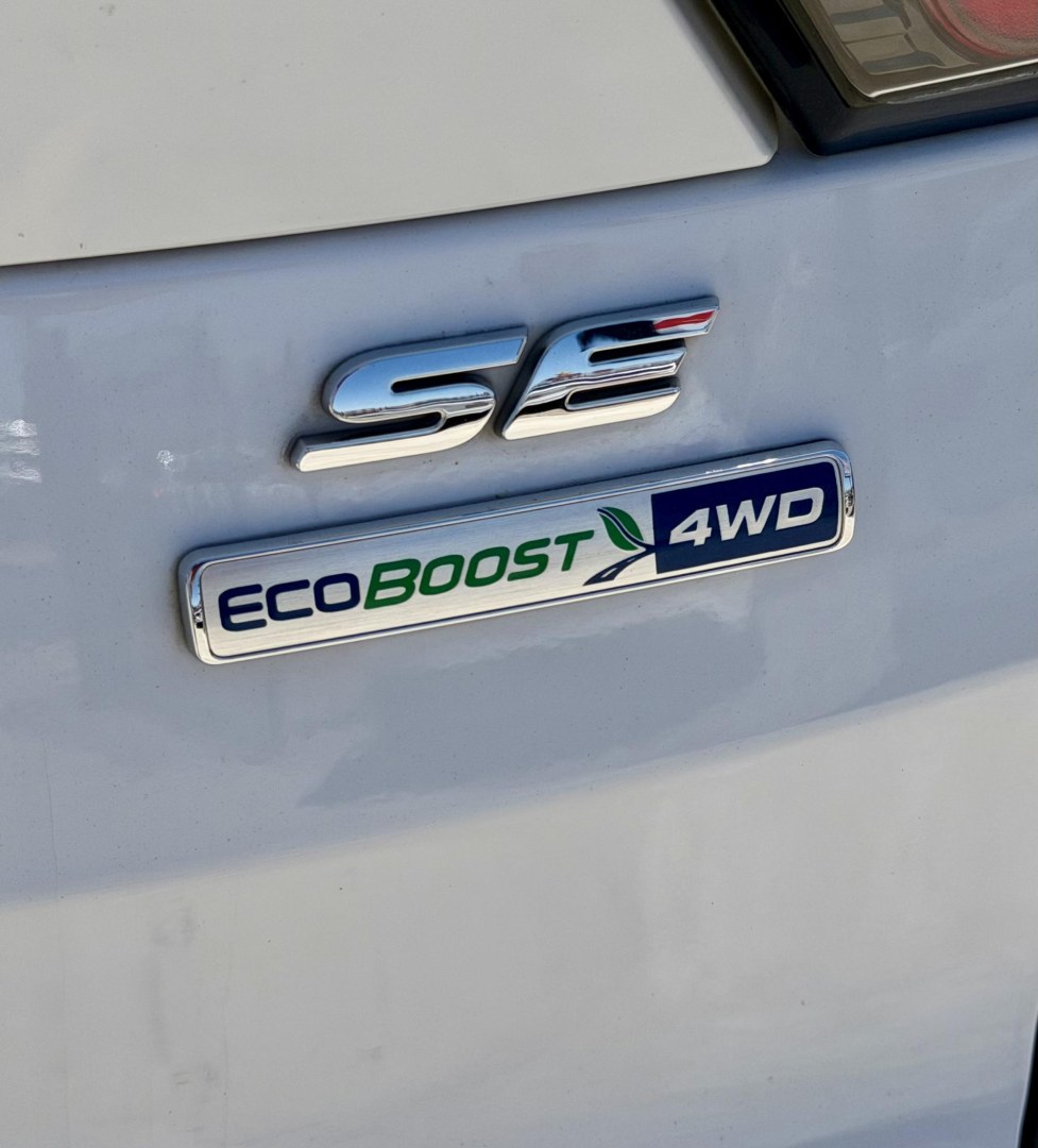 2018 White Ford Escape SE 4WD (1FMCU9GD2JU) with an 1.5L L4 DOHC 16V engine, 6A transmission, located at 2190 Hwy 95, Bullhead City, AZ, 86442, (928) 704-0060, 0.000000, 0.000000 - 2018 Ford Escape Se. 4 wheel drive. 1 owner. local Arizona car. Free carfax, free warranty. In house financing available. Runs and drives great.- Photo#10