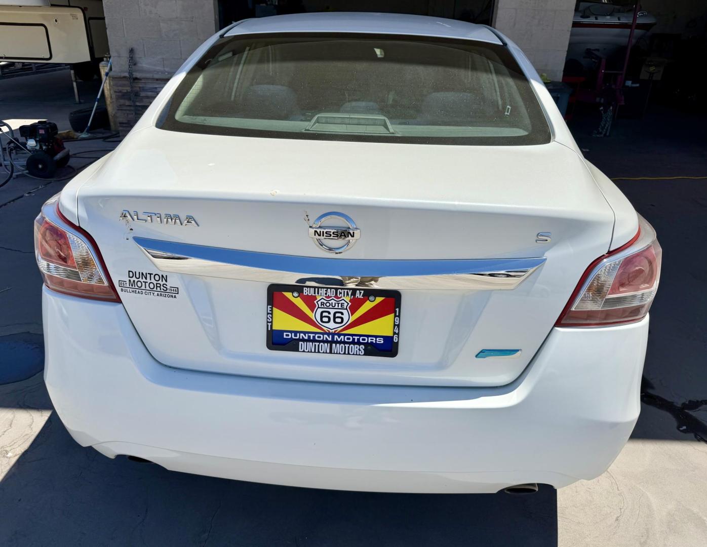 2013 White Nissan Altima 2.5 S (1N4AL3AP0DC) with an 2.5L L4 DOHC 16V engine, located at 2190 Hwy 95, Bullhead City, AZ, 86442, (928) 704-0060, 0.000000, 0.000000 - Photo#2
