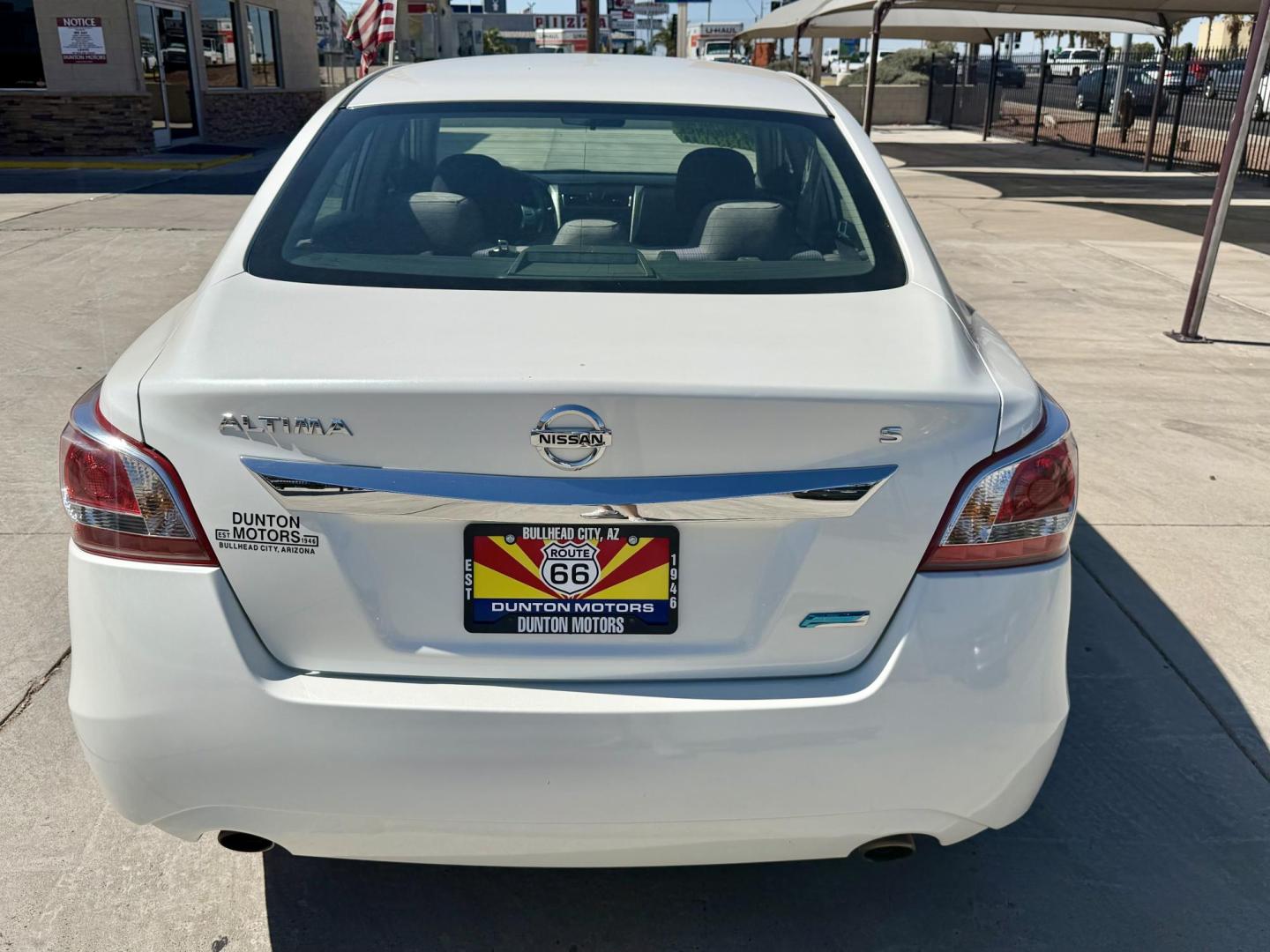2013 White Nissan Altima 2.5 S (1N4AL3AP0DC) with an 2.5L L4 DOHC 16V engine, located at 2190 Hwy 95, Bullhead City, AZ, 86442, (928) 704-0060, 0.000000, 0.000000- Photo#3