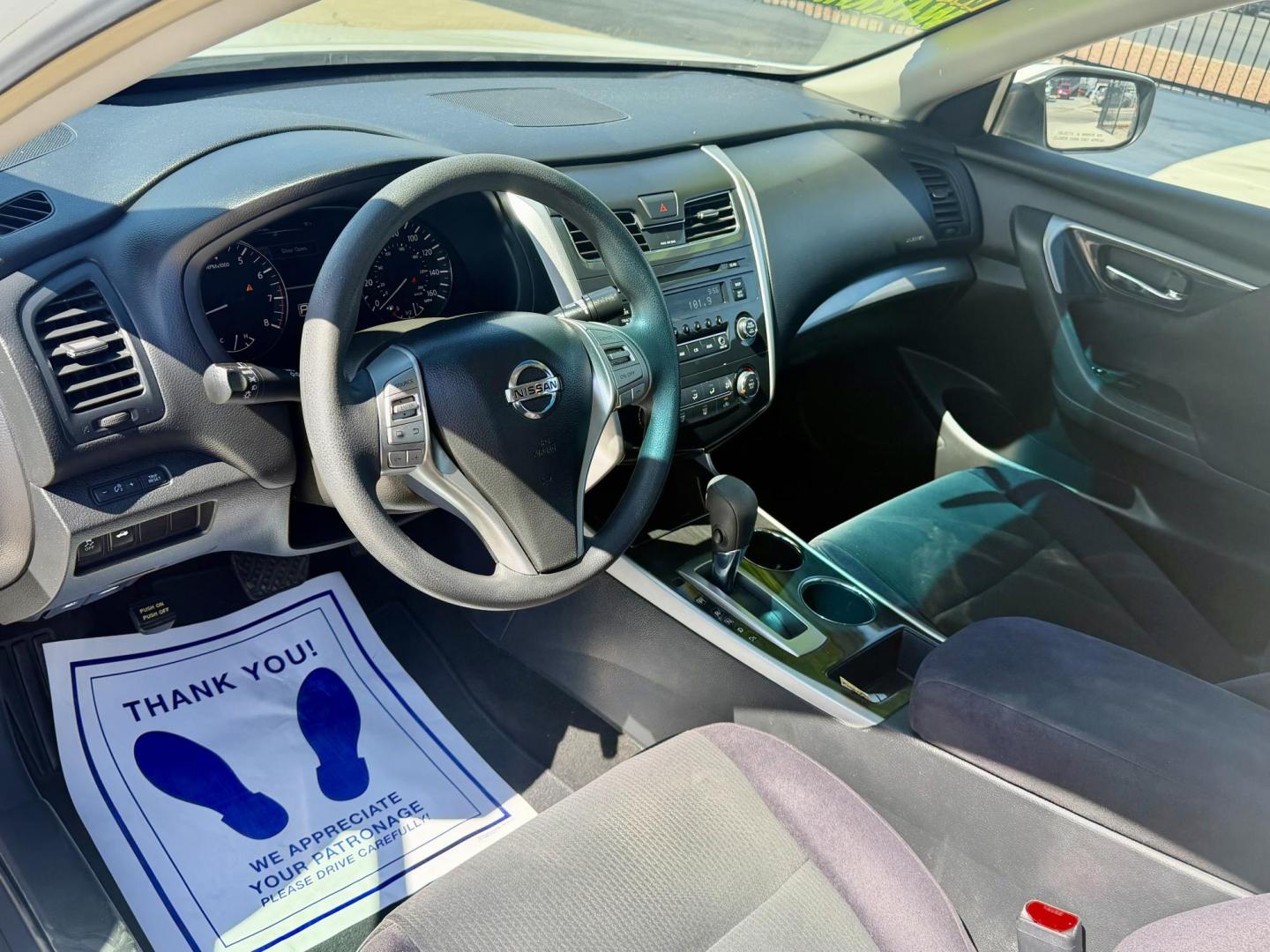 2013 White Nissan Altima 2.5 S (1N4AL3AP0DC) with an 2.5L L4 DOHC 16V engine, located at 2190 Hwy 95, Bullhead City, AZ, 86442, (928) 704-0060, 0.000000, 0.000000- Photo#6