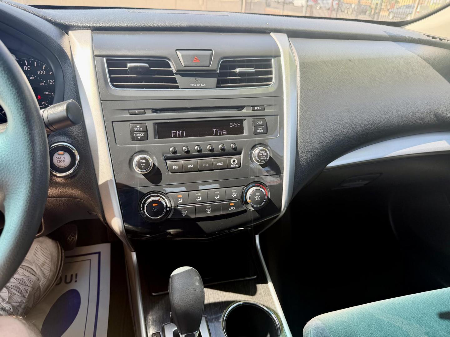 2013 White Nissan Altima 2.5 S (1N4AL3AP0DC) with an 2.5L L4 DOHC 16V engine, located at 2190 Hwy 95, Bullhead City, AZ, 86442, (928) 704-0060, 0.000000, 0.000000- Photo#9