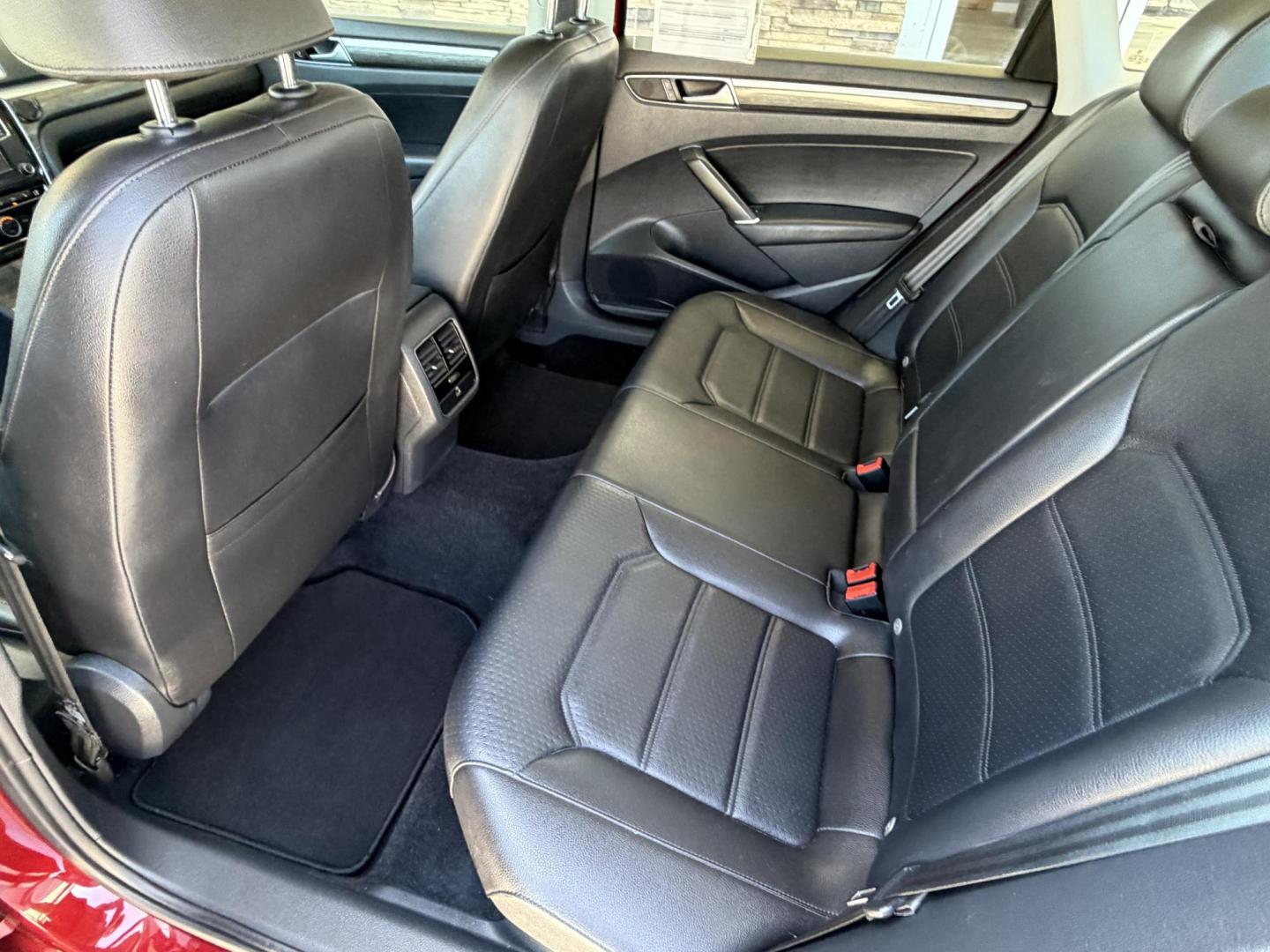 2016 Volkswagen Passat SE PZEV 6A w/ Sunroof & Nav (1VWBT7A3XGC) with an 1.8L L4 TURBO DIESEL engine, 6A transmission, located at 2190 Hwy 95, Bullhead City, AZ, 86442, (928) 704-0060, 0.000000, 0.000000 - *1 owner only 73k miles. leather loaded. free warranty free carfax. moonroof. keyless entry, bluetooth backup camera. up to 38 MPG. - Photo#10