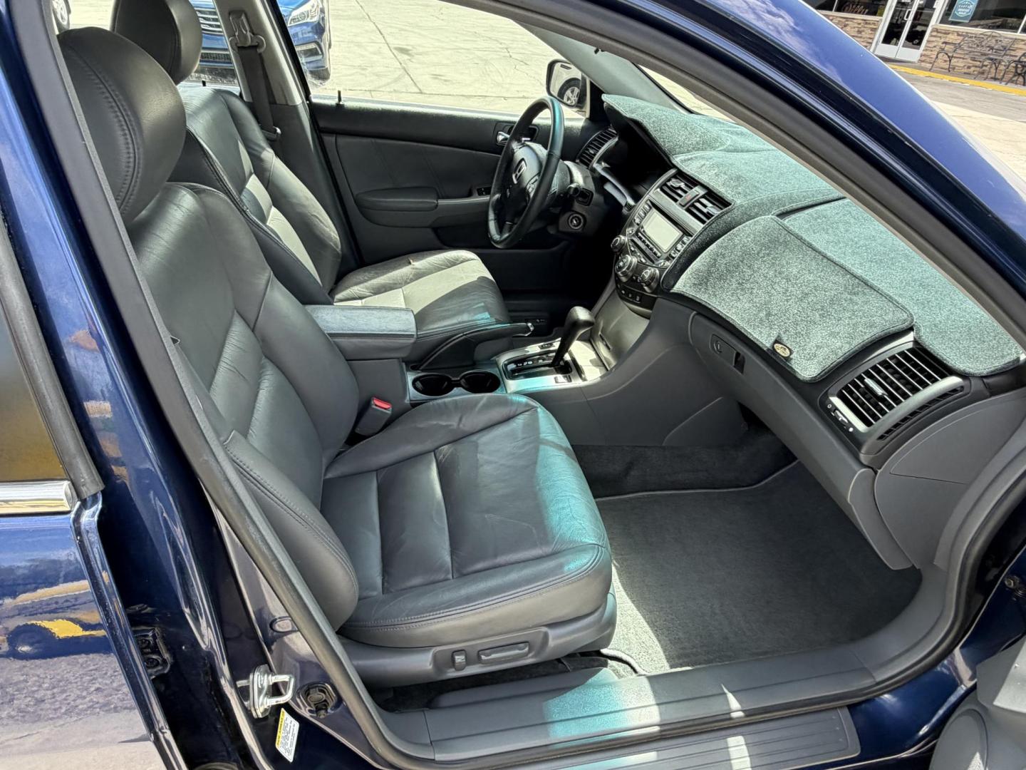 2003 Blue /black Honda Accord EX V6 sedan AT (1HGCM66543A) with an 3.0L V6 SOHC 24V engine, 5-Speed Automatic Overdrive transmission, located at 2190 Hwy 95, Bullhead City, AZ, 86442, (928) 704-0060, 0.000000, 0.000000 - leather loaded, moonroof. only 74k original miles. free carfax free warranty. runs and drives great. - Photo#12