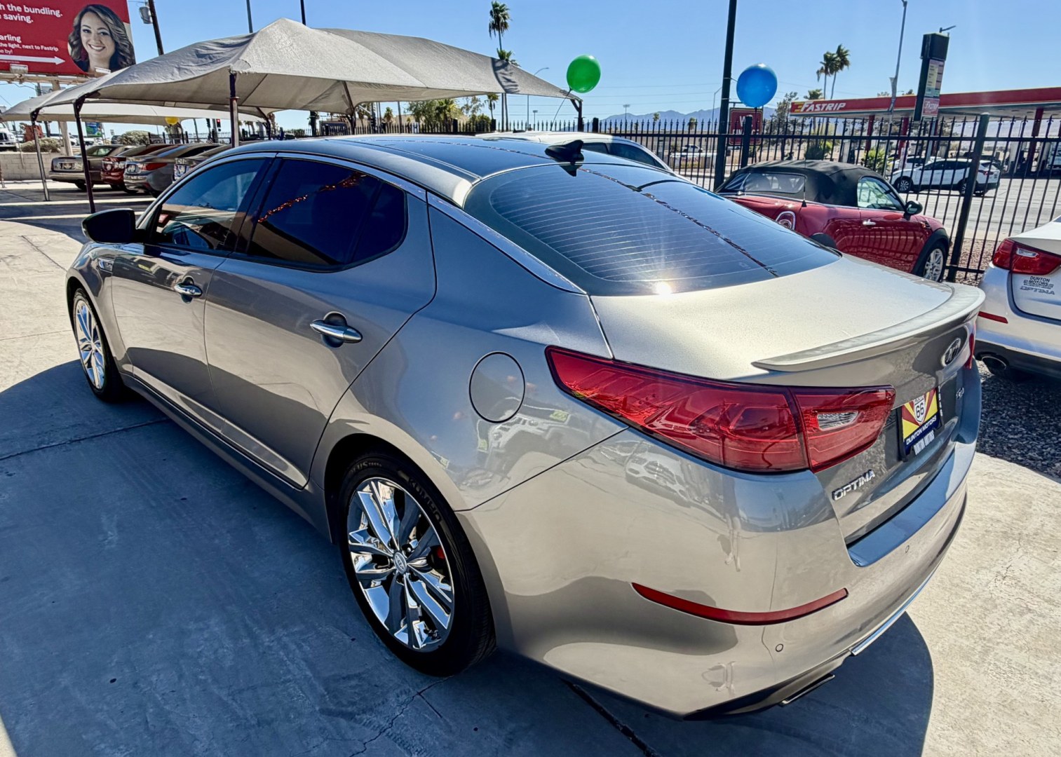 2015 Gold Kia Optima SX Turbo (5XXGR4A63FG) with an 2.0L L4 DOHC 16V TURBO engine, 6A transmission, located at 2190 Hwy 95, Bullhead City, AZ, 86442, (928) 704-0060, 0.000000, 0.000000- Photo#4