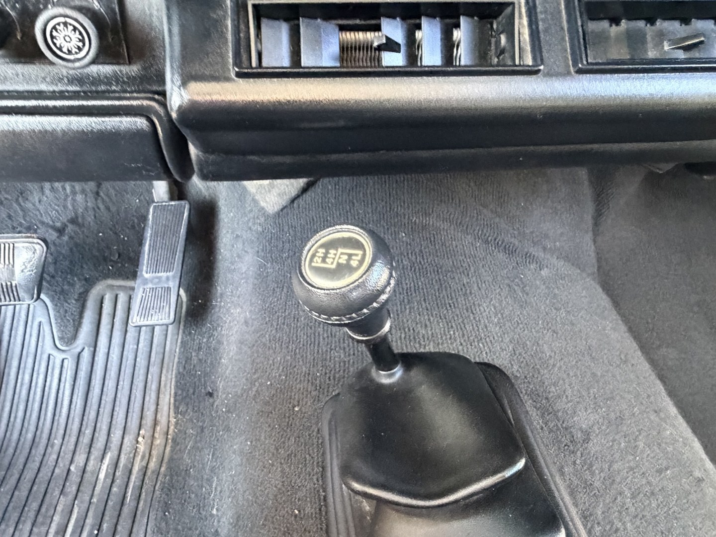 1995 Jeep Wrangler SE (1J4FY29S9SP) with an 4.0L L6 OHV 12V engine, located at 2190 Hwy 95, Bullhead City, AZ, 86442, (928) 704-0060, 0.000000, 0.000000 - 1995 jeep wrangler 6 cylinder automatic transmission 4 wheel drive. hard top with air conditioning. swing away spare tire carrier. hard top, hard doors. great running jeep. new shocks all the way around. brake pads, completely serviced. free carfax, free warranty. IN house financing available.- Photo#12