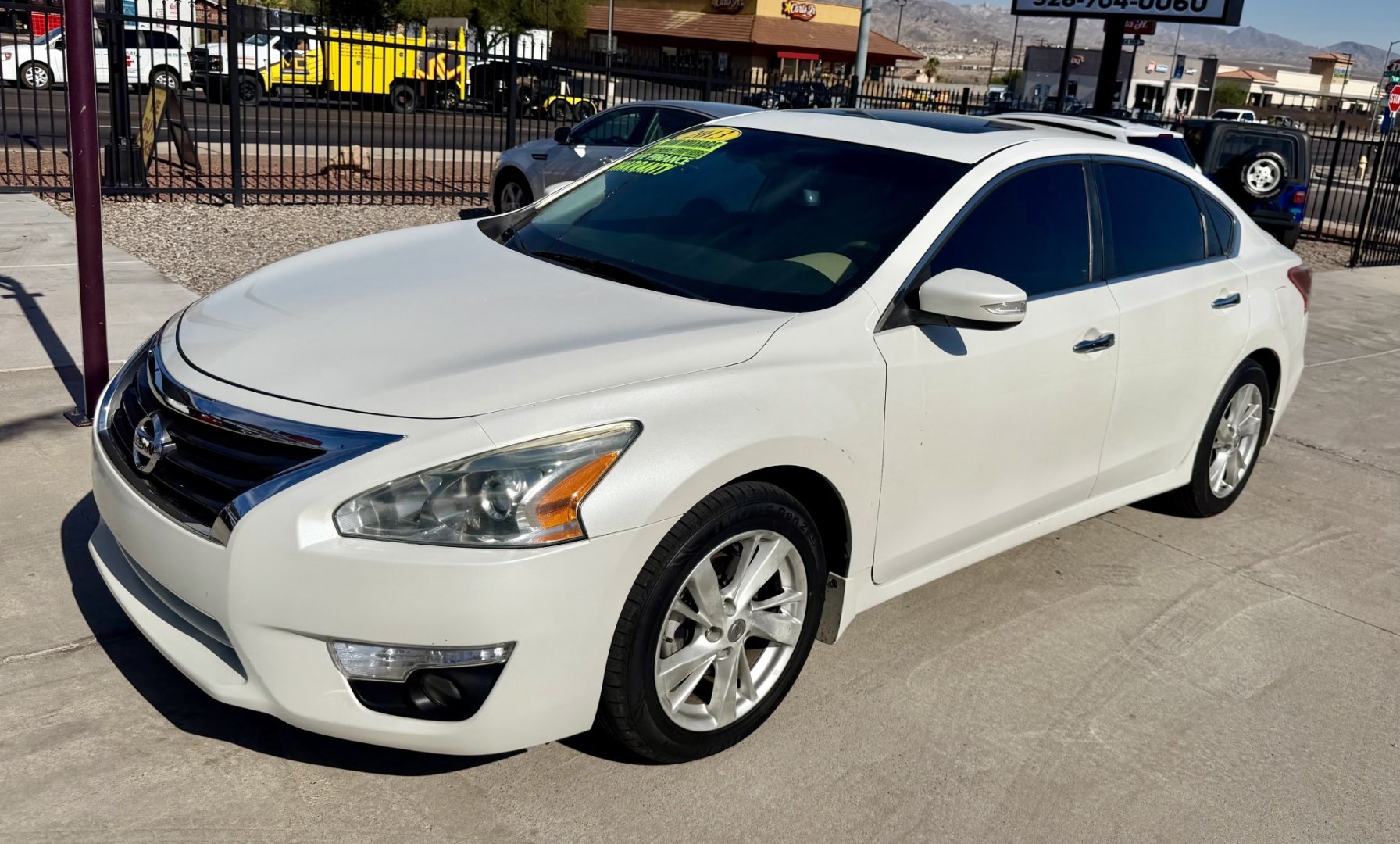 2013 White Nissan Altima 2.5 S (1N4AL3AP4DN) with an 2.5L L4 DOHC 16V engine, located at 2190 Hwy 95, Bullhead City, AZ, 86442, (928) 704-0060, 0.000000, 0.000000- Photo#3