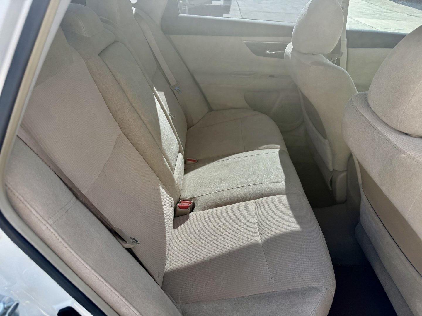 2013 White Nissan Altima 2.5 S (1N4AL3AP4DN) with an 2.5L L4 DOHC 16V engine, located at 2190 Hwy 95, Bullhead City, AZ, 86442, (928) 704-0060, 0.000000, 0.000000- Photo#9