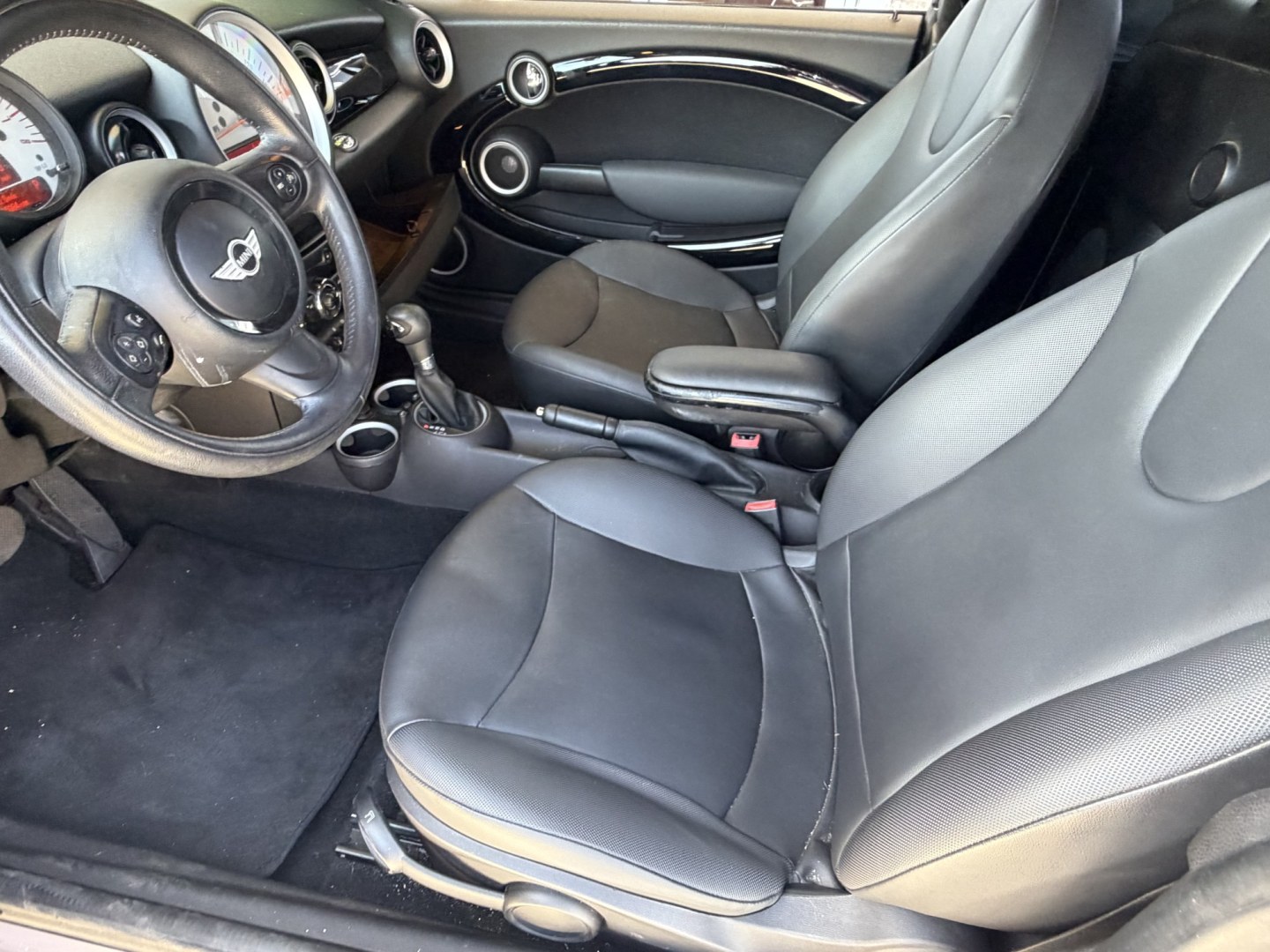 2013 ruby red Mini Cooper Base (WMWSY1C57DT) with an 1.6L L4 DOHC 16V TURBO engine, located at 2190 Hwy 95, Bullhead City, AZ, 86442, (928) 704-0060, 0.000000, 0.000000 - automatic convertible. great running cool car.- Photo#9