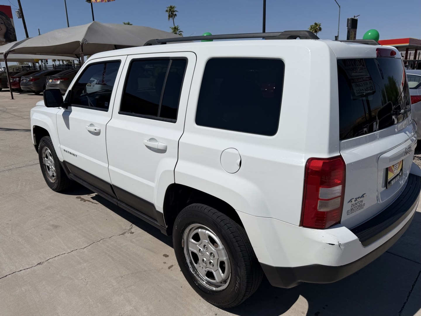 2015 Jeep Patriot Sport 4WD (1C4NJRBBXFD) with an 2.4L L4 DOHC 16V engine, located at 2190 Hwy 95, Bullhead City, AZ, 86442, (928) 704-0060, 0.000000, 0.000000 - 2015 Jeep Patriot sport 4 wheel drive. completely serviced. free warranty , free carfax, in house financing. oversized large screen. bluetooth, backup camera, runs and drives great.- Photo#4