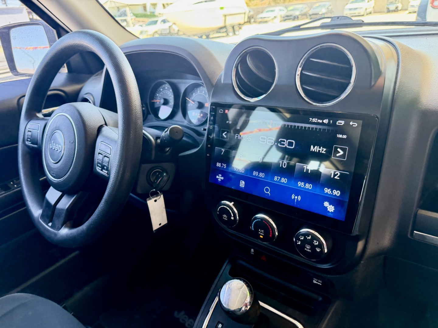 2015 Jeep Patriot Sport 4WD (1C4NJRBBXFD) with an 2.4L L4 DOHC 16V engine, located at 2190 Hwy 95, Bullhead City, AZ, 86442, (928) 704-0060, 0.000000, 0.000000 - 2015 Jeep Patriot sport 4 wheel drive. completely serviced. free warranty , free carfax, in house financing. oversized large screen. bluetooth, backup camera, runs and drives great.- Photo#8