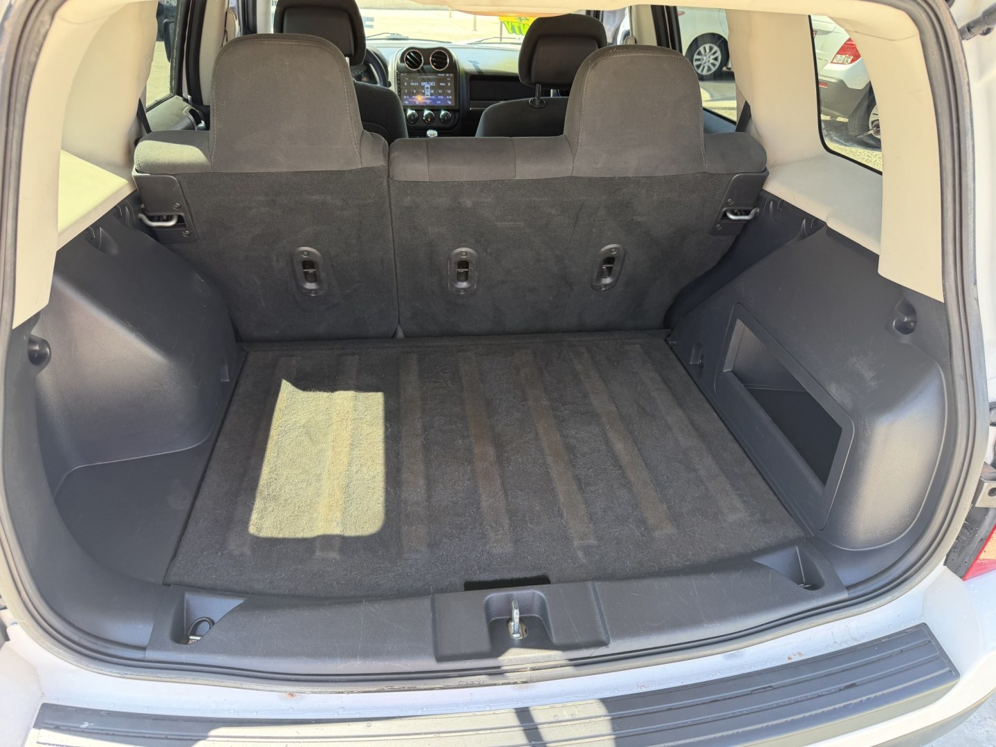 2015 Jeep Patriot Sport 4WD (1C4NJRBBXFD) with an 2.4L L4 DOHC 16V engine, located at 2190 Hwy 95, Bullhead City, AZ, 86442, (928) 704-0060, 0.000000, 0.000000 - 2015 Jeep Patriot sport 4 wheel drive. completely serviced. free warranty , free carfax, in house financing. oversized large screen. bluetooth, backup camera, runs and drives great.- Photo#15