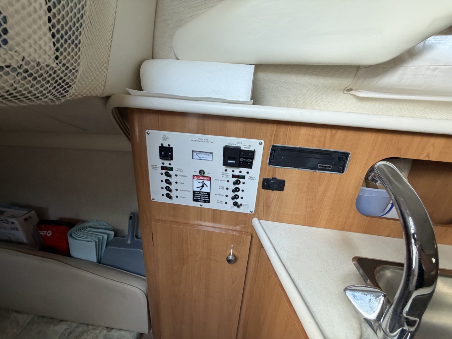 2001 White Bayliner 2455 Ciera Sunbridge , located at 2190 Hwy 95, Bullhead City, AZ, 86442, (928) 704-0060, 0.000000, 0.000000- Photo#12