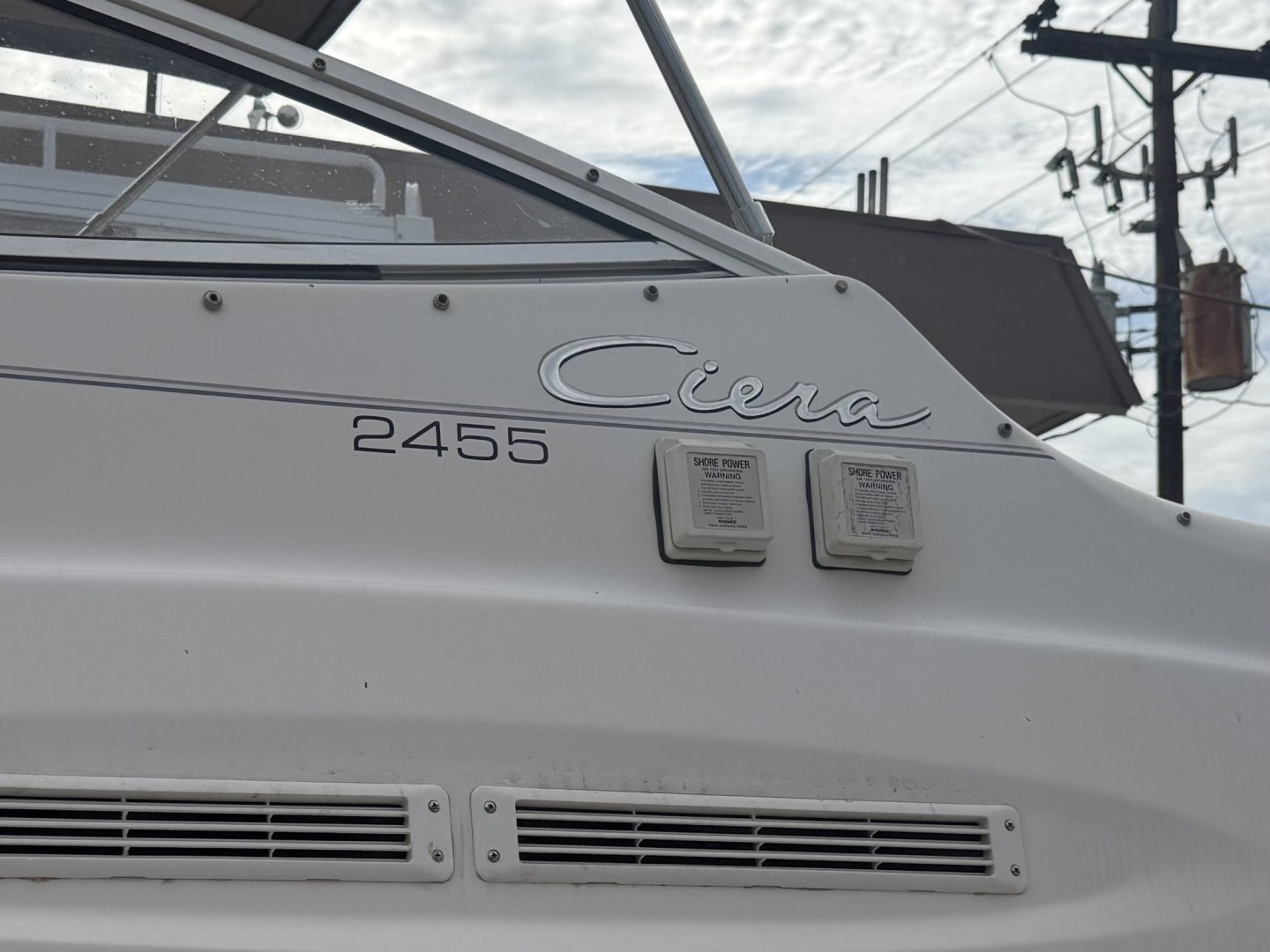 2001 White Bayliner 2455 Ciera Sunbridge , located at 2190 Hwy 95, Bullhead City, AZ, 86442, (928) 704-0060, 0.000000, 0.000000- Photo#2