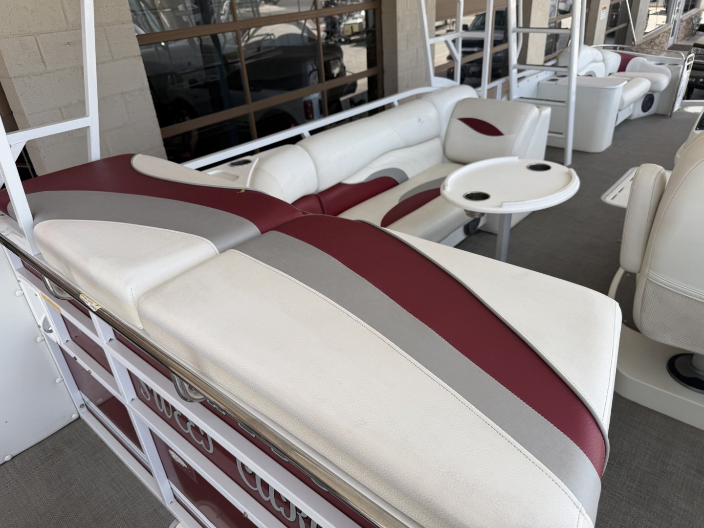 2014 silver JC 266 Tritoon Classic , located at 2190 Hwy 95, Bullhead City, AZ, 86442, (928) 704-0060, 0.000000, 0.000000 - On consigment. This super nice 26 ft Jc tritoon 266 Classic. 250 horspower 4 stroke honda engine. Hard top tower. runs and drives great. 2 owner. local boat. free and clear title. 315 hours on engine- Photo#11