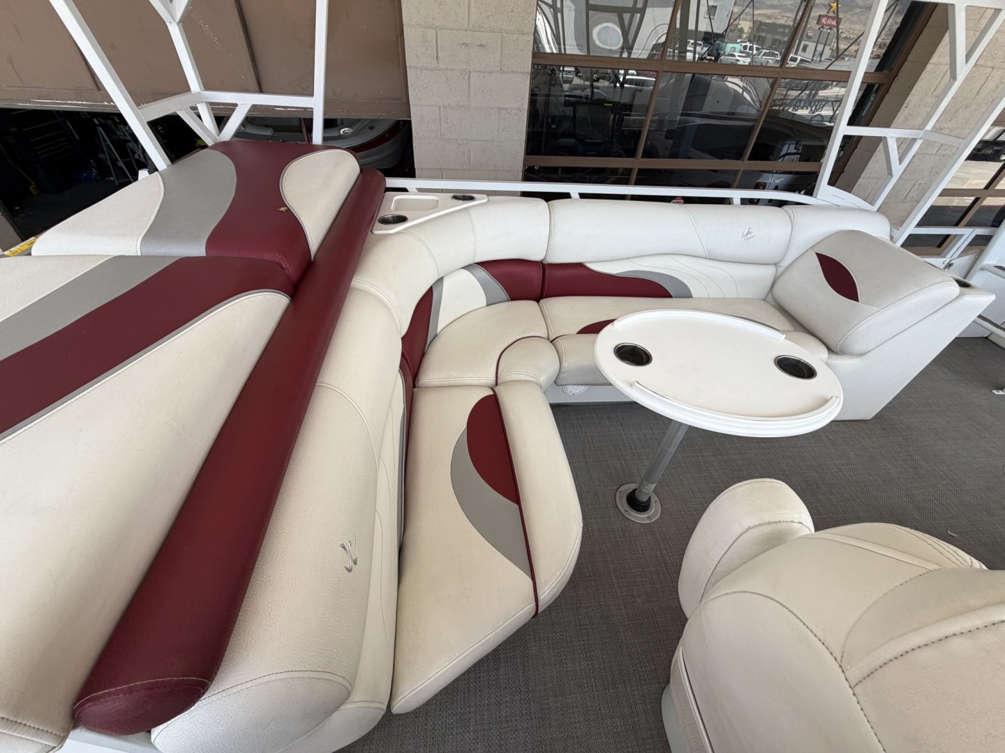 2014 silver JC 266 Tritoon Classic , located at 2190 Hwy 95, Bullhead City, AZ, 86442, (928) 704-0060, 0.000000, 0.000000 - On consigment. This super nice 26 ft Jc tritoon 266 Classic. 250 horspower 4 stroke honda engine. Hard top tower. runs and drives great. 2 owner. local boat. free and clear title. 315 hours on engine- Photo#12