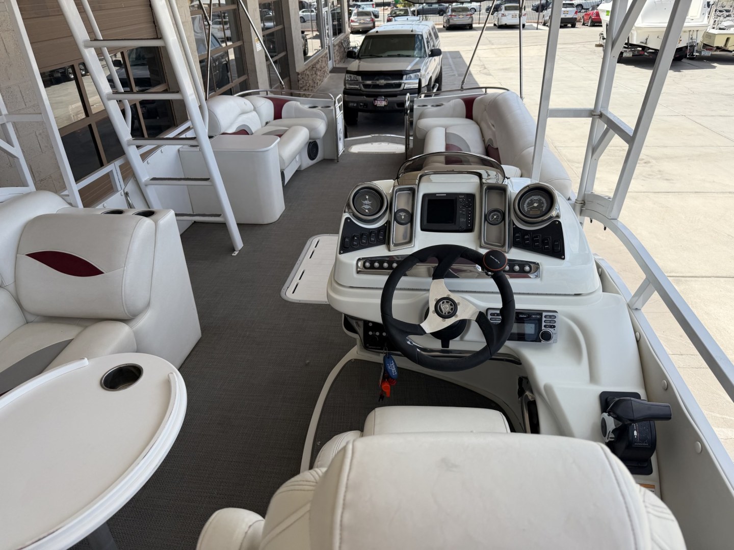 2014 silver JC 266 Tritoon Classic , located at 2190 Hwy 95, Bullhead City, AZ, 86442, (928) 704-0060, 0.000000, 0.000000 - On consigment. This super nice 26 ft Jc tritoon 266 Classic. 250 horspower 4 stroke honda engine. Hard top tower. runs and drives great. 2 owner. local boat. free and clear title. 315 hours on engine- Photo#13