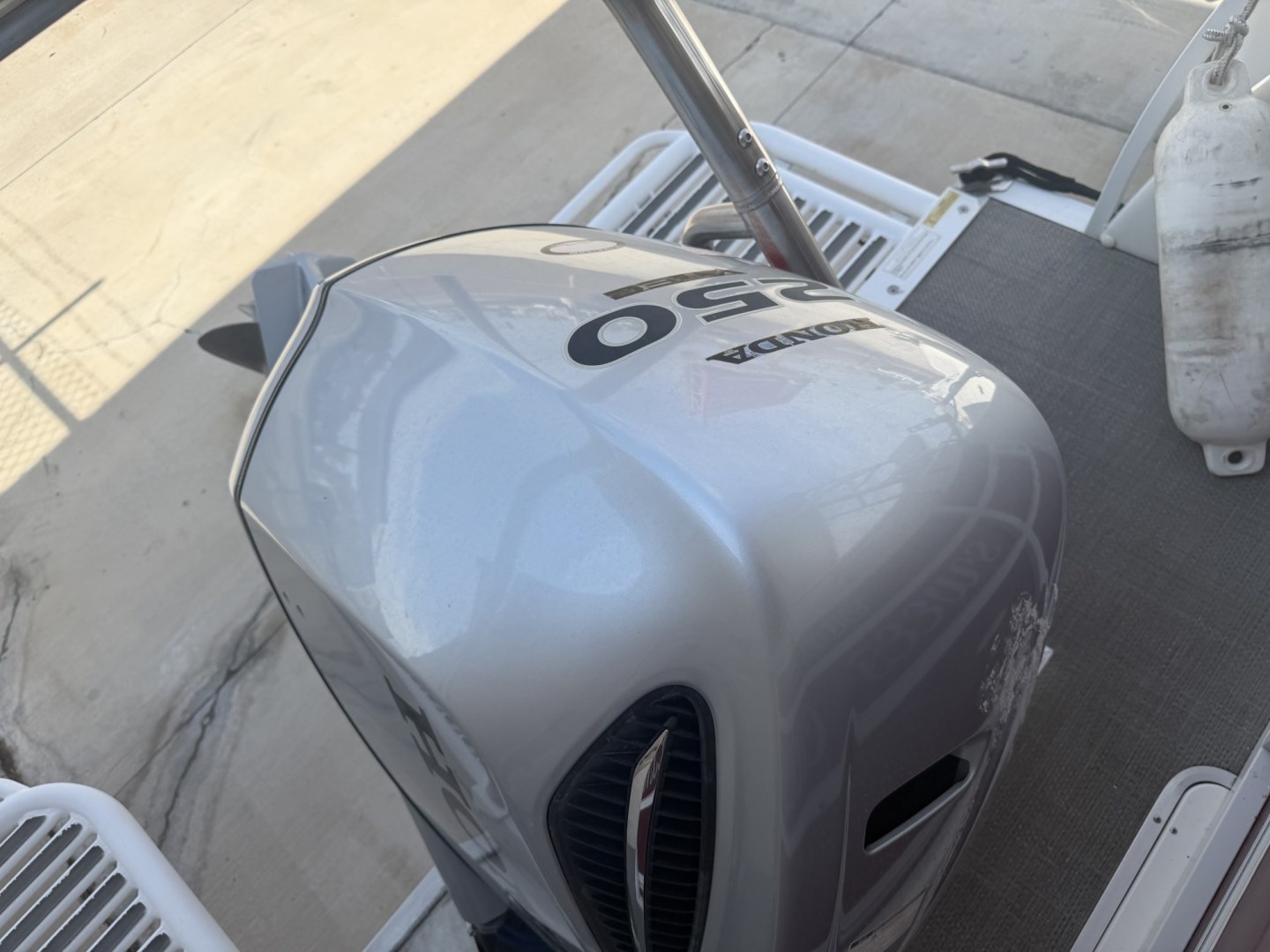 2014 silver JC 266 Tritoon Classic , located at 2190 Hwy 95, Bullhead City, AZ, 86442, (928) 704-0060, 0.000000, 0.000000 - On consigment. This super nice 26 ft Jc tritoon 266 Classic. 250 horspower 4 stroke honda engine. Hard top tower. runs and drives great. 2 owner. local boat. free and clear title.- Photo#3
