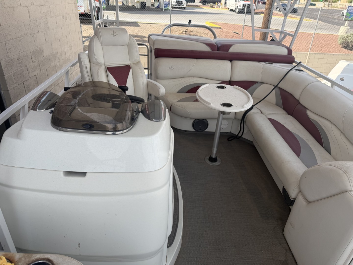 2014 silver JC 266 Tritoon Classic , located at 2190 Hwy 95, Bullhead City, AZ, 86442, (928) 704-0060, 0.000000, 0.000000 - On consigment. This super nice 26 ft Jc tritoon 266 Classic. 250 horspower 4 stroke honda engine. Hard top tower. runs and drives great. 2 owner. local boat. free and clear title.- Photo#6