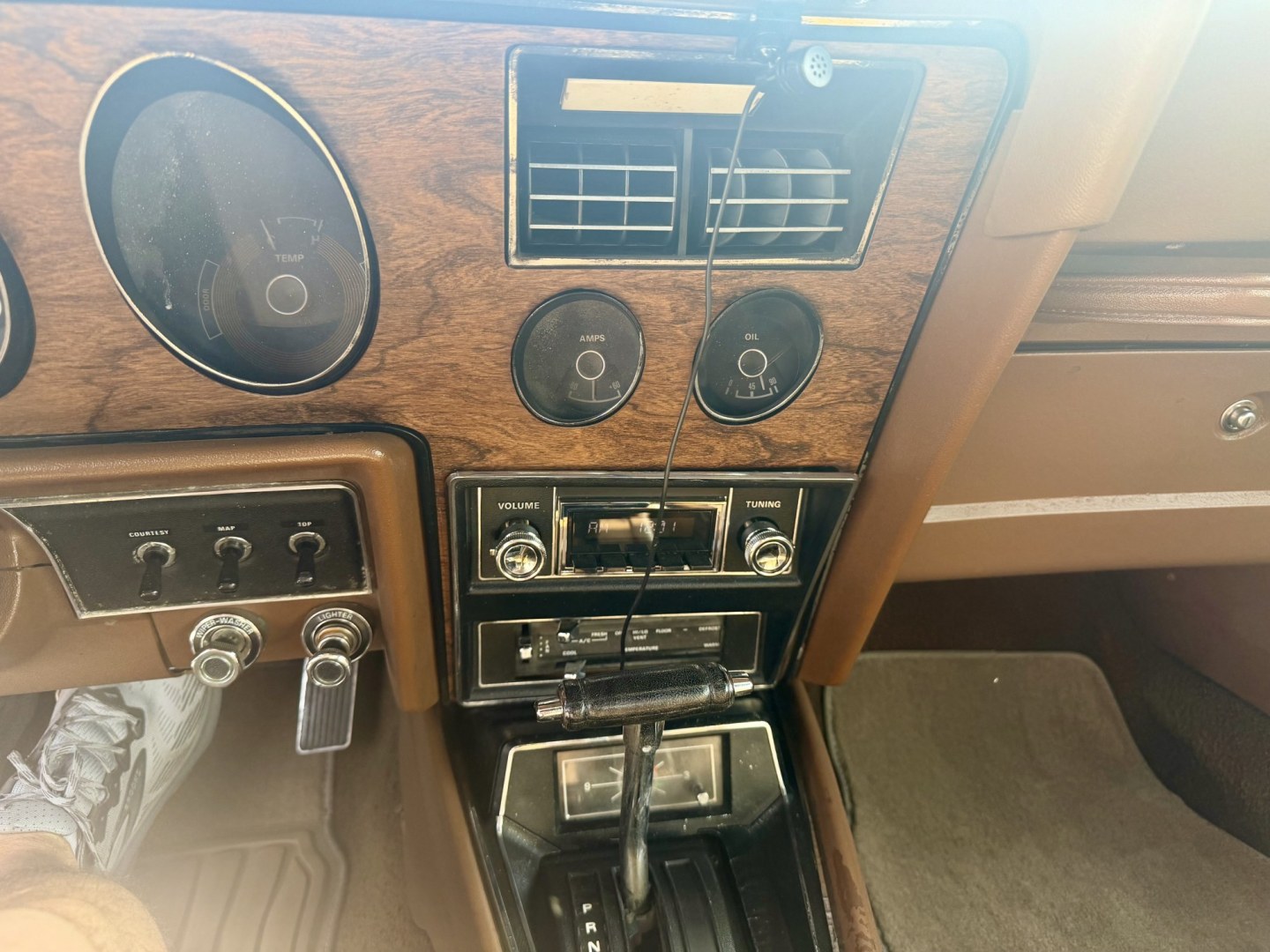 1972 Mercury Cougar , located at 2190 Hwy 95, Bullhead City, AZ, 86442, (928) 704-0060, 0.000000, 0.000000 - 1972 mercury cougar convertible , a/c runs great . Power windows locks .- Photo#9