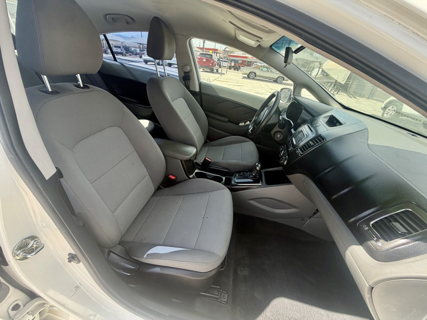 2018 White Kia Forte LX 6M (3KPFK4A74JE) with an 2.0L L4 DOHC 16V engine, 6M transmission, located at 2190 Hwy 95, Bullhead City, AZ, 86442, (928) 704-0060, 0.000000, 0.000000 - completely serviced. clean carfax. in house financing available. free warranty. up to 39 MPG.- Photo#1