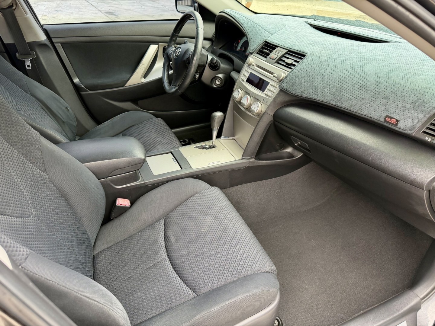 2011 silver Toyota Camry SE 6-Spd MT (4T1BF3EK1BU) with an 2.5L L4 DOHC 16V engine, 6-Speed Manual transmission, located at 2190 Hwy 95, Bullhead City, AZ, 86442, (928) 704-0060, 0.000000, 0.000000- Photo#5