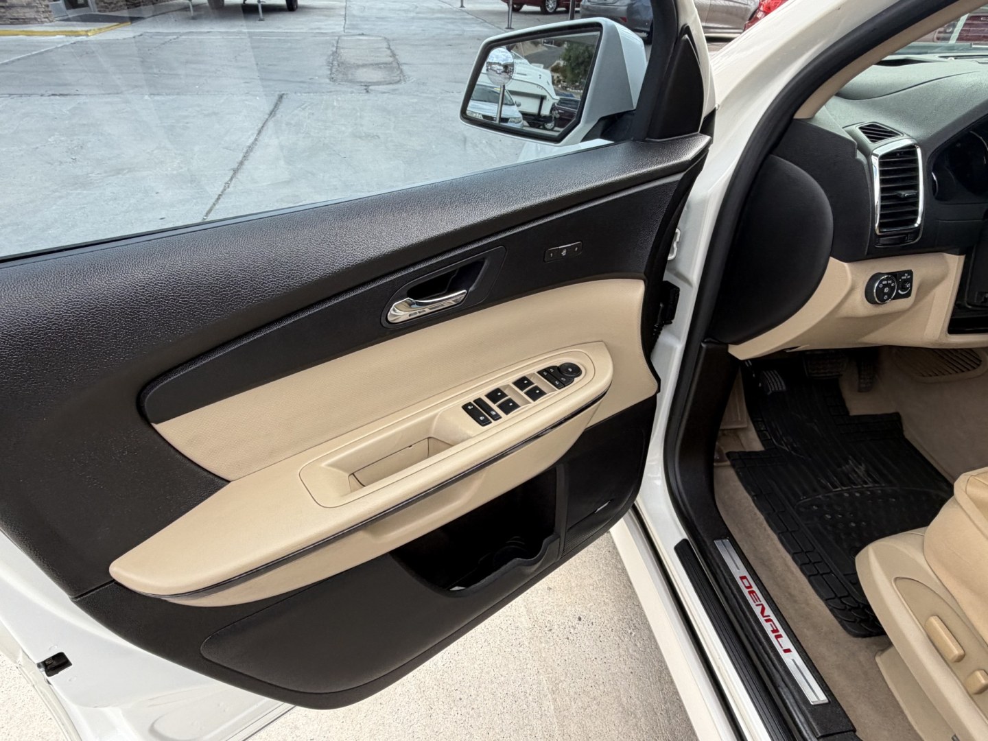 2012 White GMC Acadia Denali FWD (1GKKRTED4CJ) with an 3.6L V6 DOHC 24V engine, 6A transmission, located at 2190 Hwy 95, Bullhead City, AZ, 86442, (928) 704-0060, 0.000000, 0.000000 - 2012 GMC Acadia Denali. fully loaded .3rd row leatherk moonroof, backup camera, bluetooth, dual rear tv's with dvd player. michelin tires. completely serviced. In house financing available. loaded we finance. Free carfax, free warranty.- Photo#12