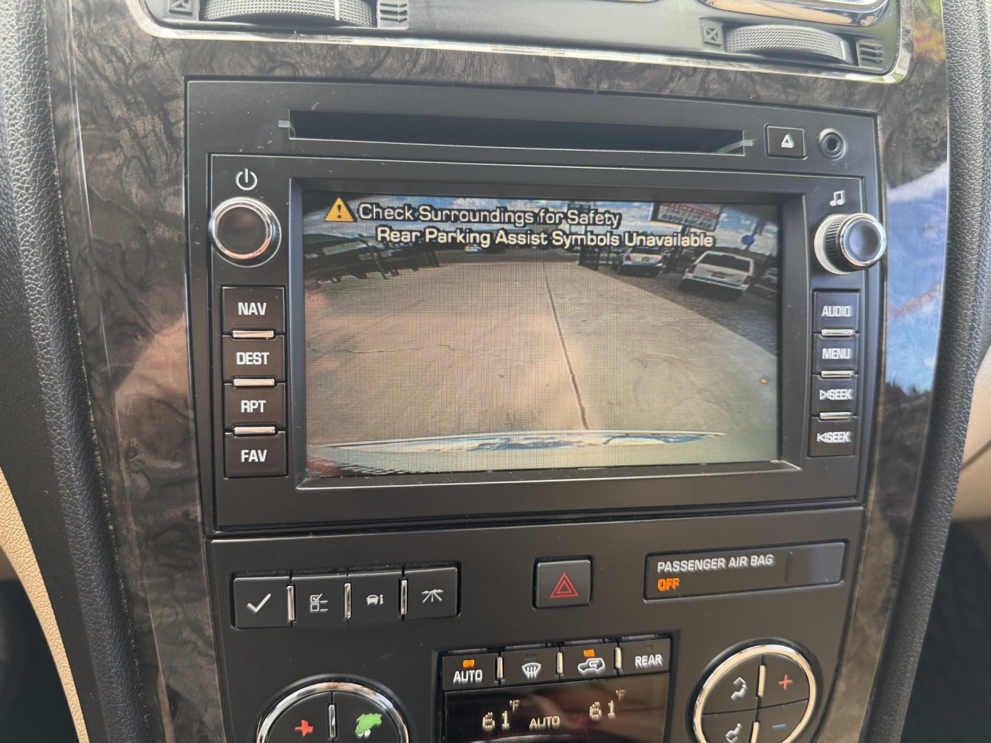 2012 White GMC Acadia Denali FWD (1GKKRTED4CJ) with an 3.6L V6 DOHC 24V engine, 6A transmission, located at 2190 Hwy 95, Bullhead City, AZ, 86442, (928) 704-0060, 0.000000, 0.000000 - 2012 GMC Acadia Denali. fully loaded .3rd row leatherk moonroof, backup camera, bluetooth, dual rear tv's with dvd player. michelin tires. completely serviced. In house financing available. loaded we finance. Free carfax, free warranty.- Photo#15