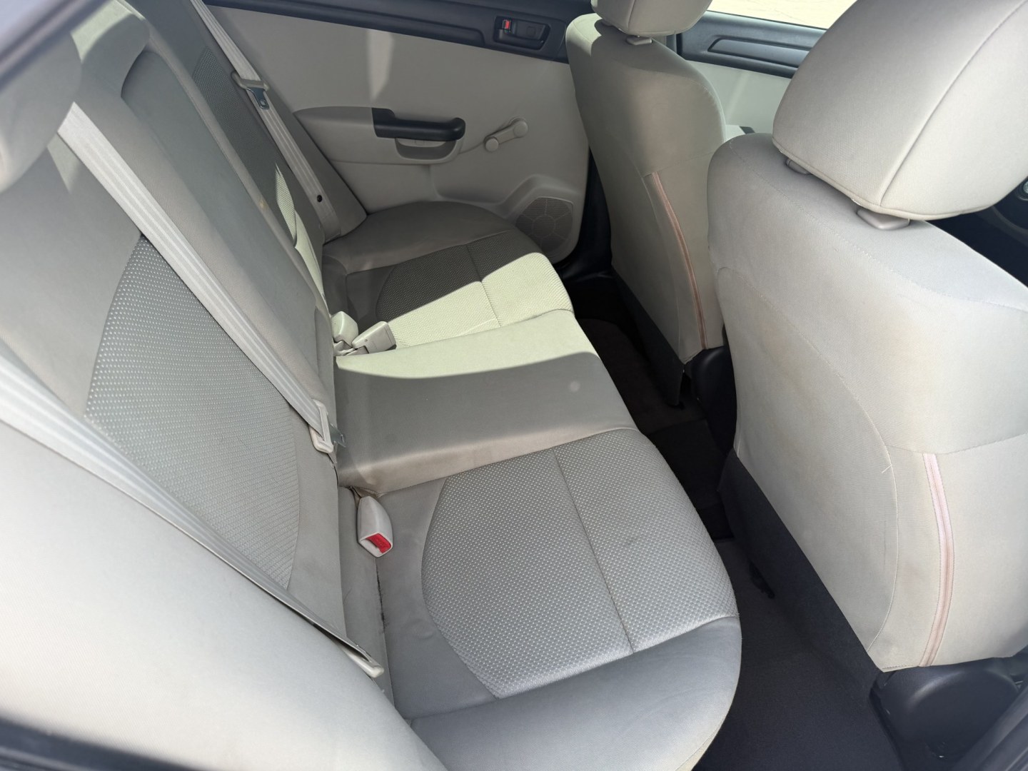 2013 White Kia Forte LX (KNAFT4A21D5) with an 2.0L L4 DOHC 16V engine, located at 2190 Hwy 95, Bullhead City, AZ, 86442, (928) 704-0060, 0.000000, 0.000000 - Clean carfax no accidents 84k miles automatic. Free warranty. We finance.- Photo#4