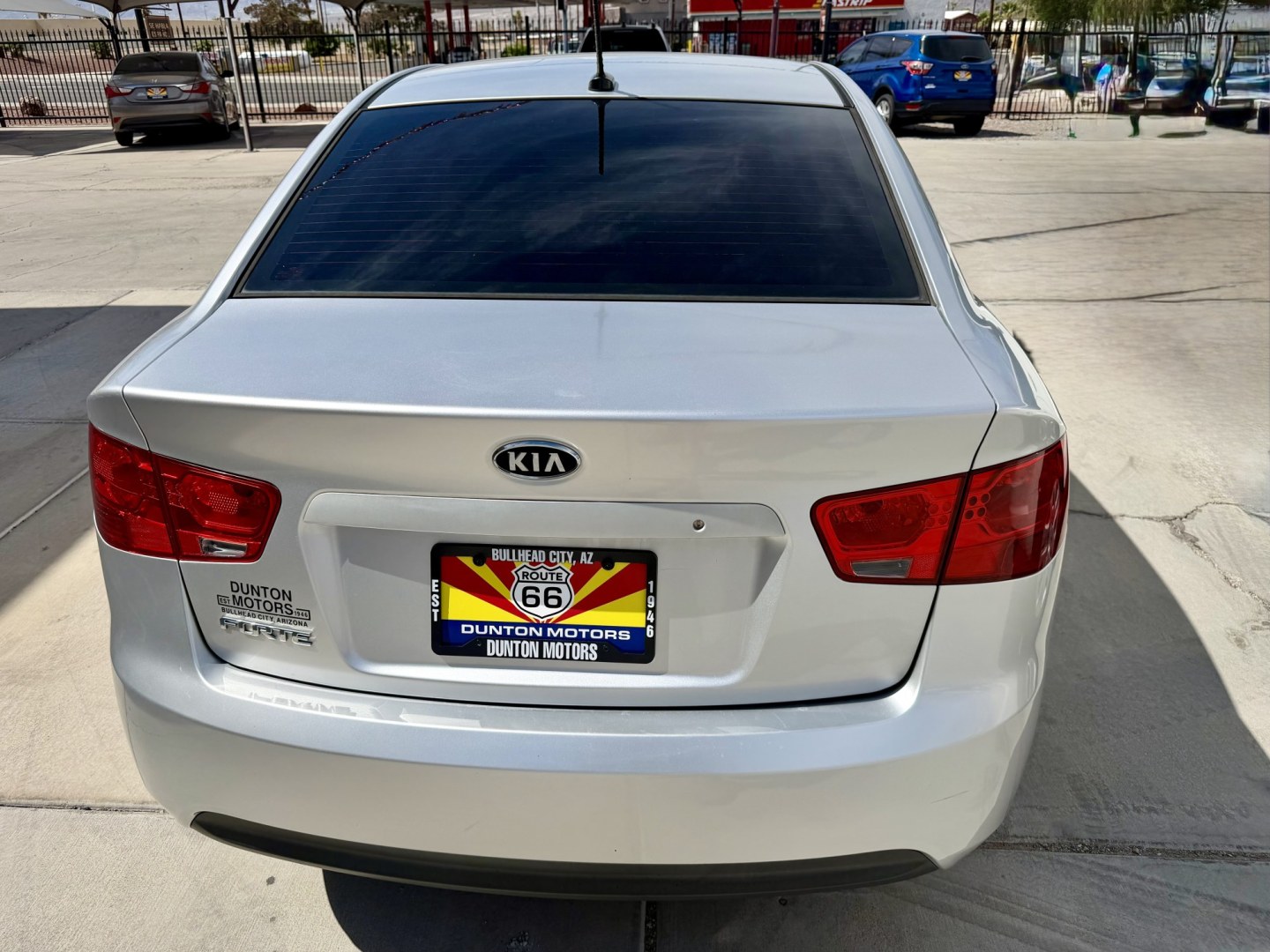 2013 White Kia Forte LX (KNAFT4A21D5) with an 2.0L L4 DOHC 16V engine, located at 2190 Hwy 95, Bullhead City, AZ, 86442, (928) 704-0060, 0.000000, 0.000000 - Clean carfax no accidents 84k miles automatic. Free warranty. We finance.- Photo#3