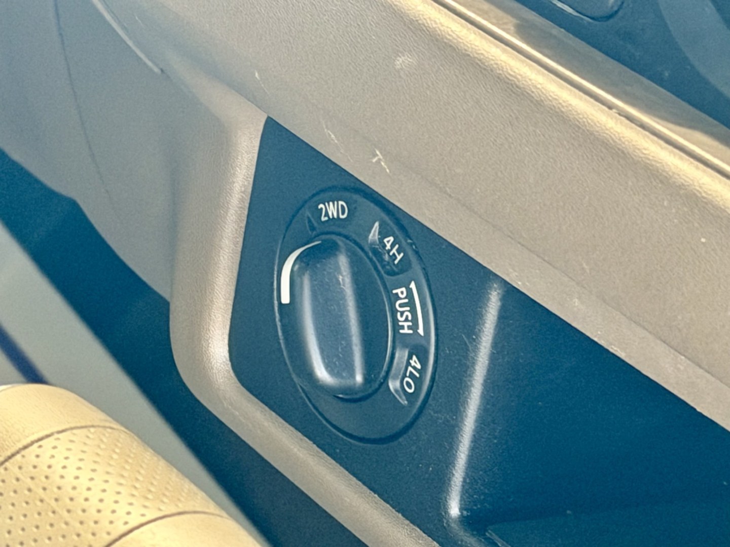 2006 Bronze Nissan Frontier LE King Cab 4WD (1N6AD06W46C) with an 4.0L V6 DOHC 24V engine, 5A OD transmission, located at 2190 Hwy 95, Bullhead City, AZ, 86442, (928) 704-0060, 0.000000, 0.000000 - 2006 Nissan frontier king cab automatic 4x4 . * 1 owner since it was brand new. Arizona truck. has extensive service records. no accidentsy. 4 wheel drive. Always maintened. elderly owned. 4.0 V6. cold ac. power windows locks, tow package. great running truck.- Photo#7