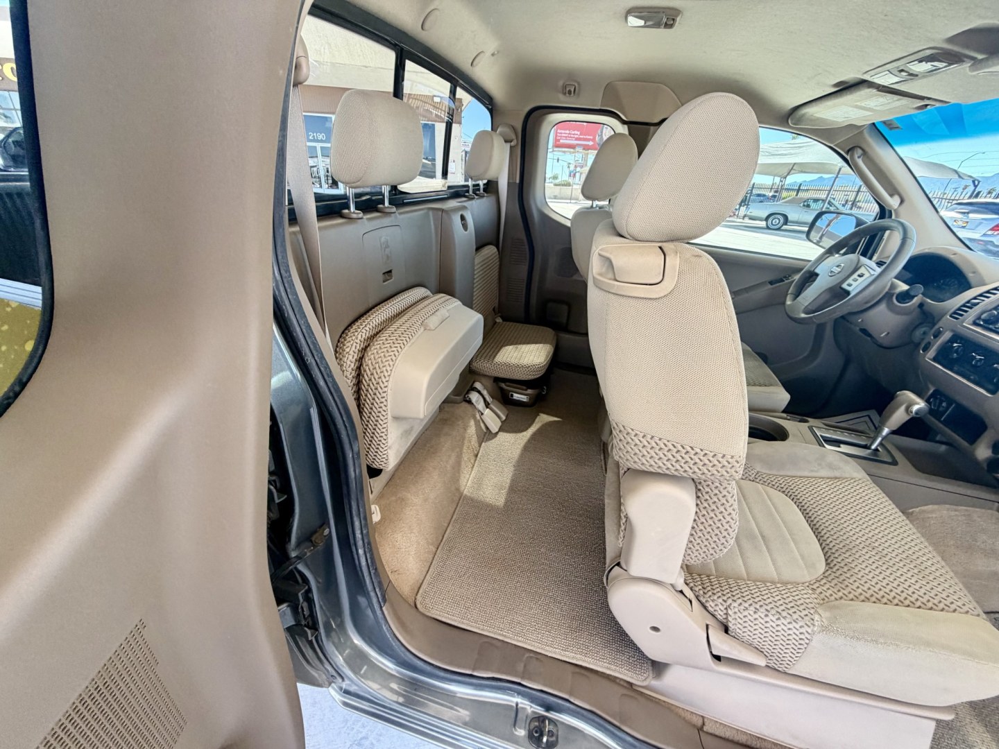 2006 Bronze Nissan Frontier LE King Cab 4WD (1N6AD06W46C) with an 4.0L V6 DOHC 24V engine, 5A OD transmission, located at 2190 Hwy 95, Bullhead City, AZ, 86442, (928) 704-0060, 0.000000, 0.000000 - 2006 Nissan frontier king cab automatic 4x4 . * 1 owner since it was brand new. Arizona truck. has extensive service records. no accidentsy. 4 wheel drive. Always maintened. elderly owned. 4.0 V6. cold ac. power windows locks, tow package. great running truck.- Photo#6