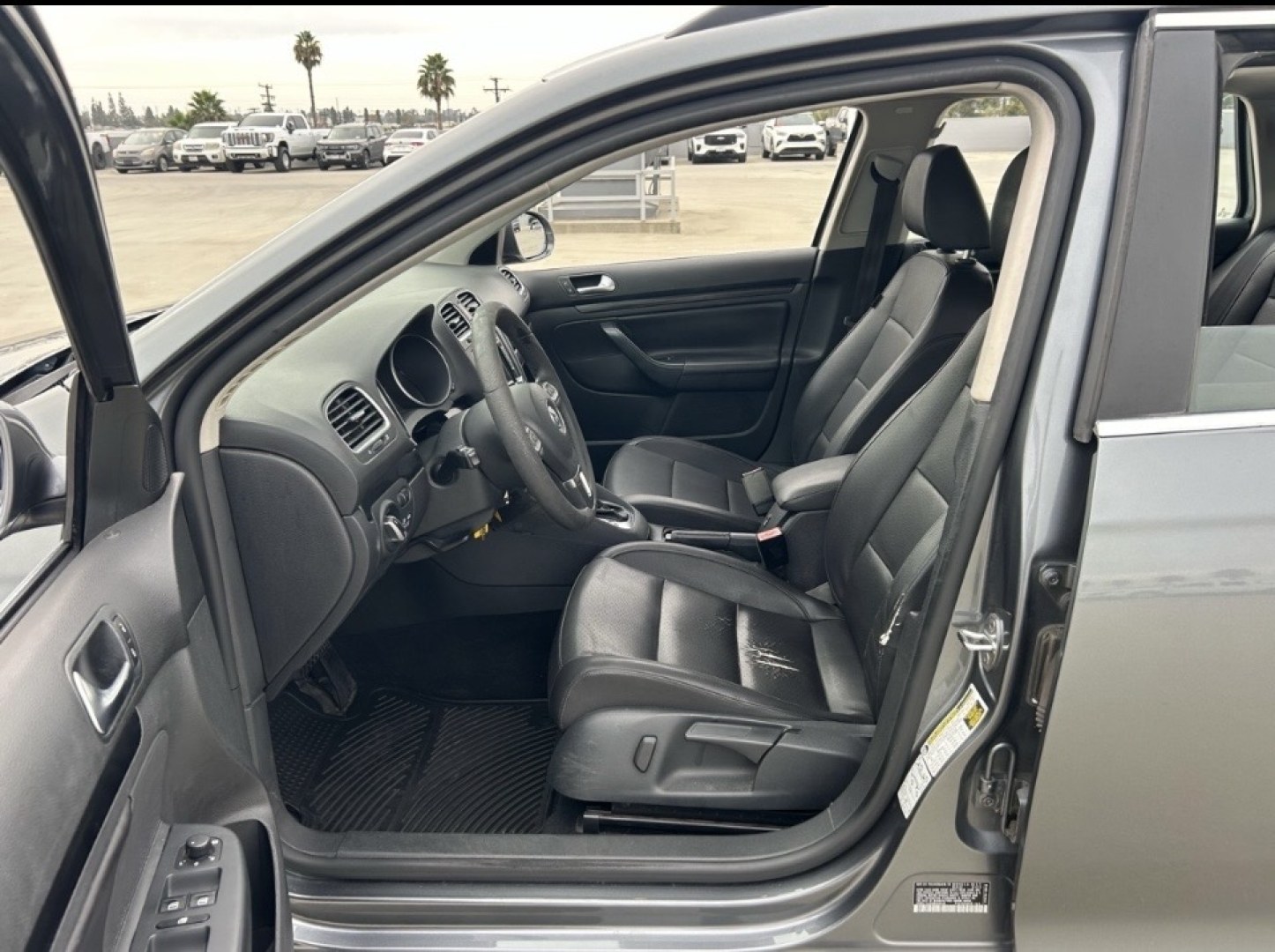 2013 Charcoal Volkswagen Jetta SportWagen 2.0L TDI (3VWPL7AJ5DM) with an 2.0L L4 SOHC 16V TURBO DIESEL engine, located at 2190 Hwy 95, Bullhead City, AZ, 86442, (928) 704-0060, 0.000000, 0.000000 - 1 owner clean CARFAX .- Photo#4