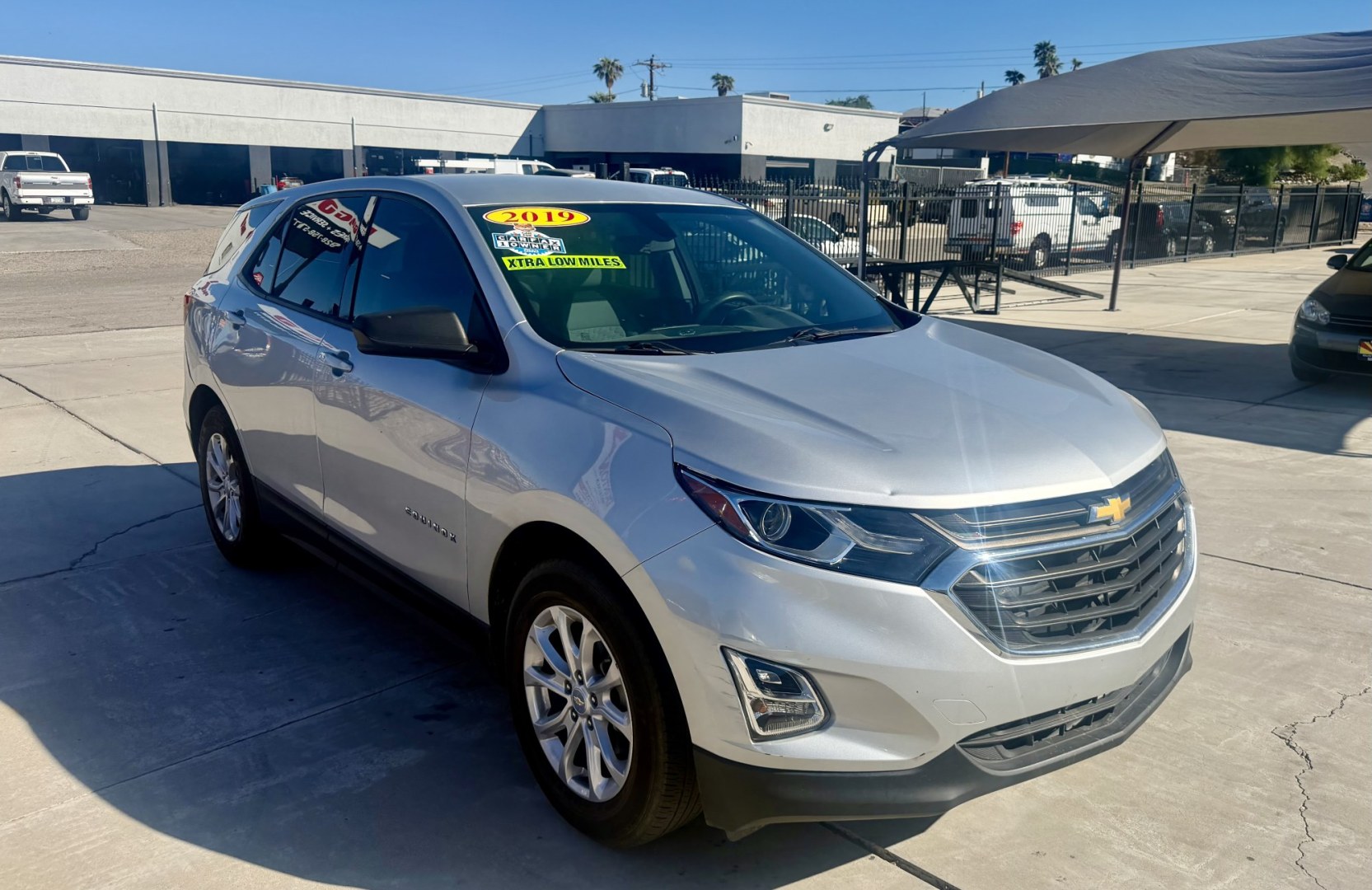 2019 silver Chevrolet Equinox LS 2WD (3GNAXHEV1KS) with an 1.5L L4 DIR DOHC 16V TURBO engine, 6A transmission, located at 2190 Hwy 95, Bullhead City, AZ, 86442, (928) 704-0060, 0.000000, 0.000000 - 2019 Chevrolet Equinox L X. 1 OWNER. only 27k miles. 1.5 turbo charged engine. backup camera, bluetooth. up to 32 MPG. apple car play. touchscreen, bluetooth, power windows locks ac. spacious 5 seating./ stabilitrak electronic stability control. tracition control always garaged. Brand new tires. co- Photo#0