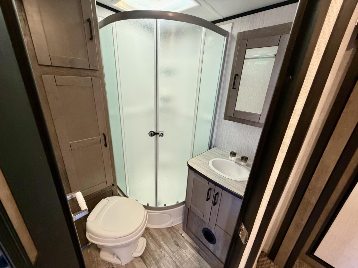2021 White Heartland North Trail Ultra Lite (5AFNB2621MN) , located at 2190 Hwy 95, Bullhead City, AZ, 86442, (928) 704-0060, 0.000000, 0.000000 - 2021 Heartland North trail boss. 26.6 ft long. power awning. rear bathroom . sleeps 4 . king size bed. brand new batteries. electric tongue jack. fully equipped kitchen power slide out. heated and enclosed under belly. outside shower. large pass through storage. power awning with led lighthing. sol- Photo#14