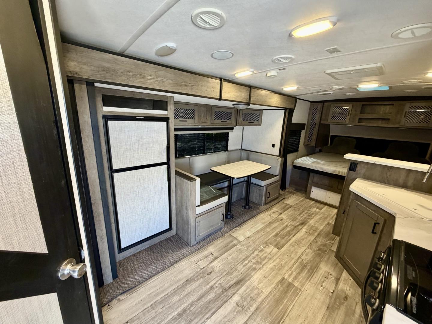 2021 White Heartland North Trail Ultra Lite (5AFNB2621MN) , located at 2190 Hwy 95, Bullhead City, AZ, 86442, (928) 704-0060, 0.000000, 0.000000 - 2021 Heartland North trail boss. 26.6 ft long. power awning. rear bathroom . sleeps 4 . king size bed. brand new batteries. electric tongue jack. fully equipped kitchen power slide out. heated and enclosed under belly. outside shower. large pass through storage. power awning with led lighthing. sol- Photo#25